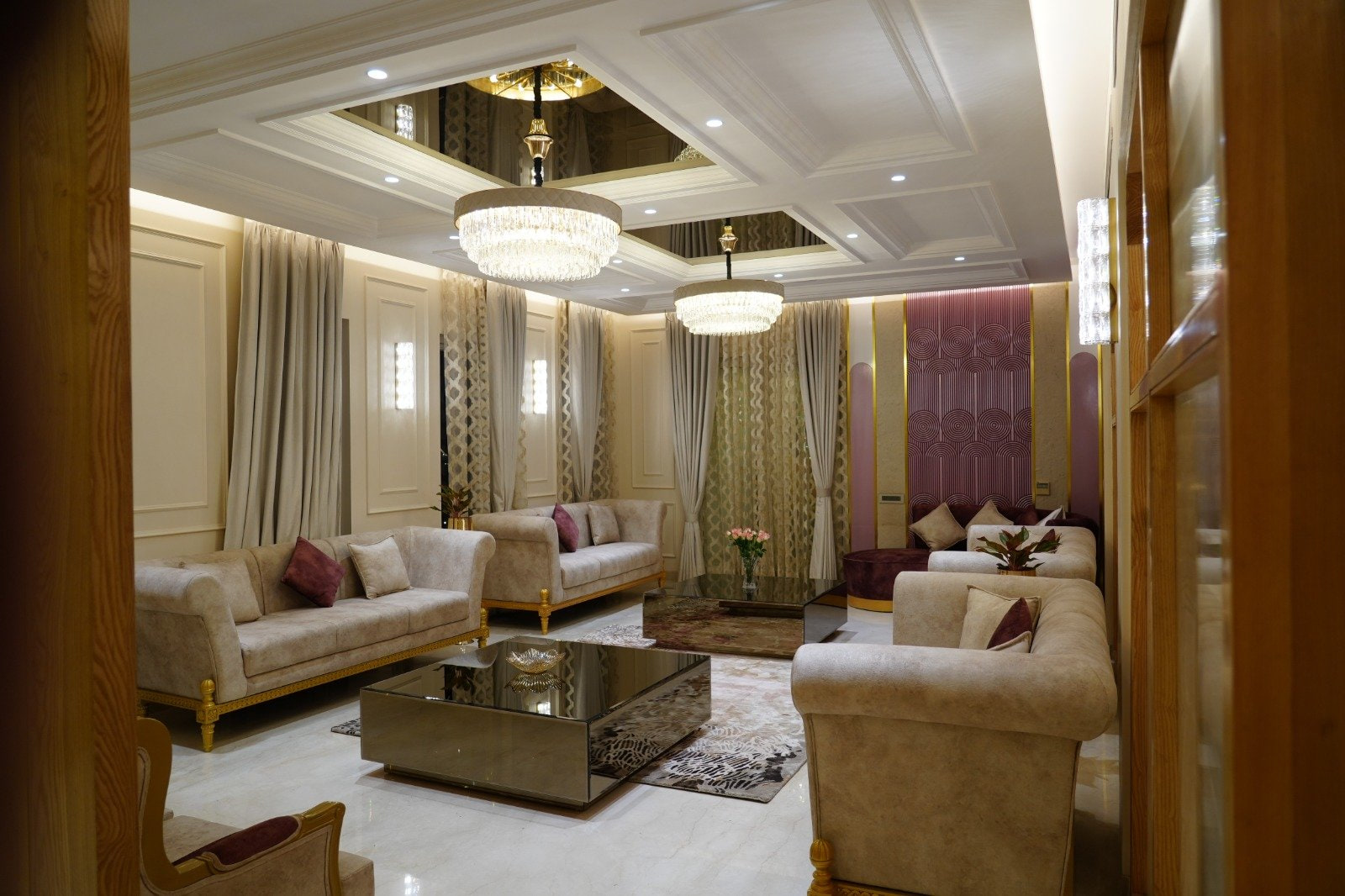 Sheesh Mahal, Delhi NCR — interior view 2 of 8